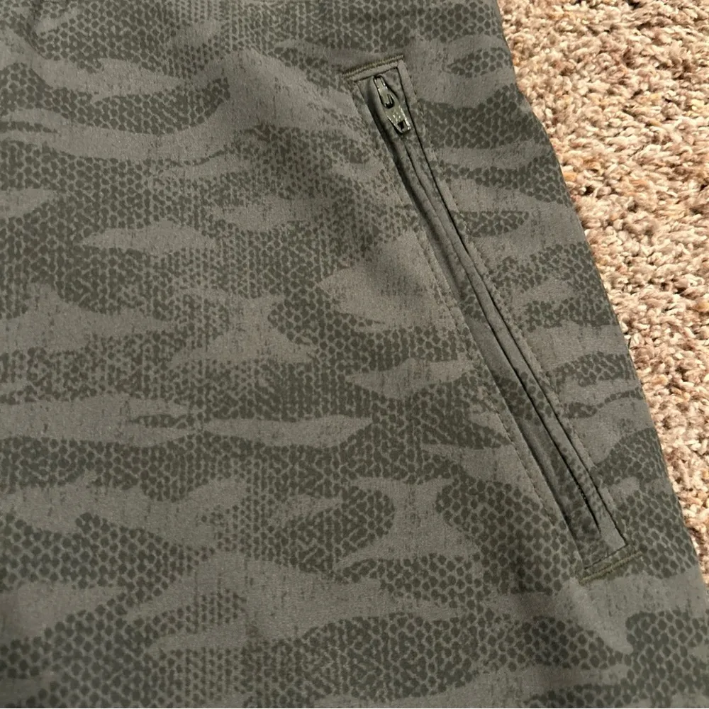 Orvis Womens Active Travel Skort Skirt Shorts Green Golf Outdoor Camo Size med - Image 2