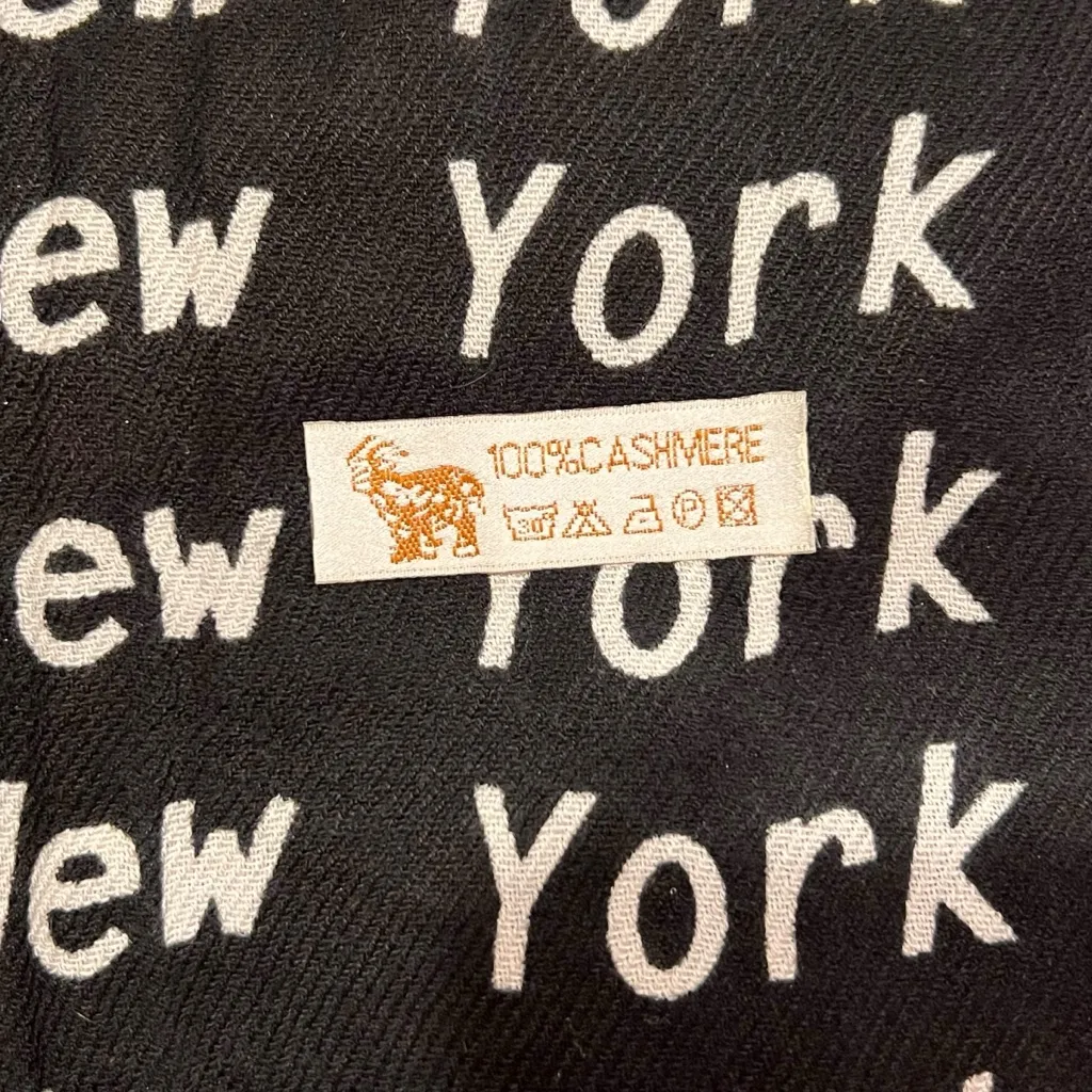 100% CASHMERE Black/White Repeating “New York” Scarf Shawl Fringe Soft EUC A - Image 3