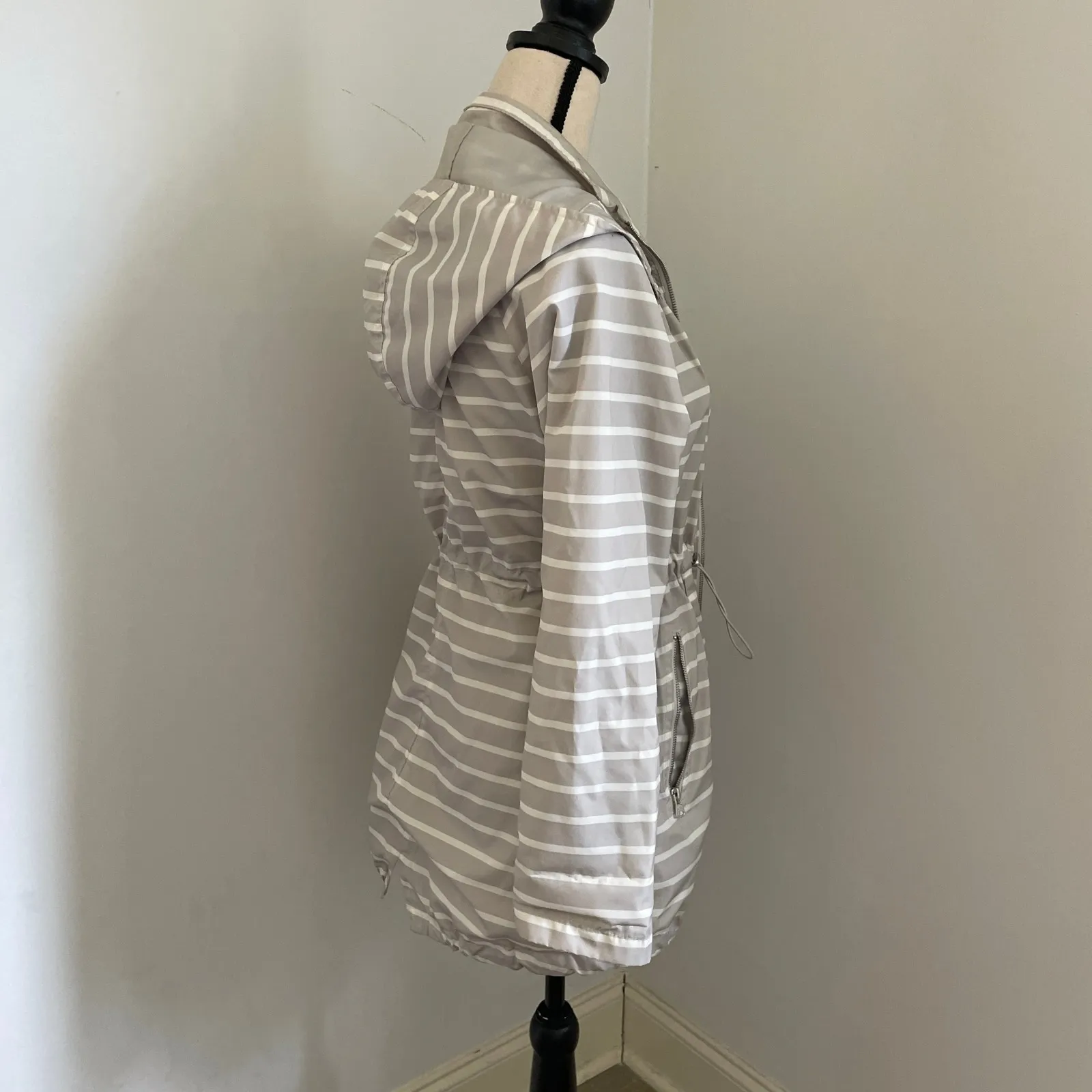 Merona Striped Water Resistant Hooded Rain Jacket Small‎ Beige White Clean Girl - Image 3