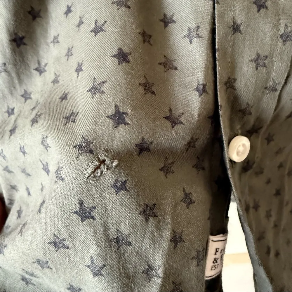 FRANK & EILEEN Barry Shirt Women’s Army Green Long Sleeve SZ S Tiny Hole - Image 7