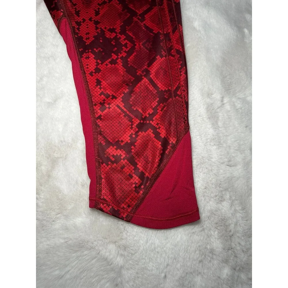 LULULEMON Mini Ziggy Snake Red Tide Cranberry Vent It Out Crop Leggings 8 - Image 3