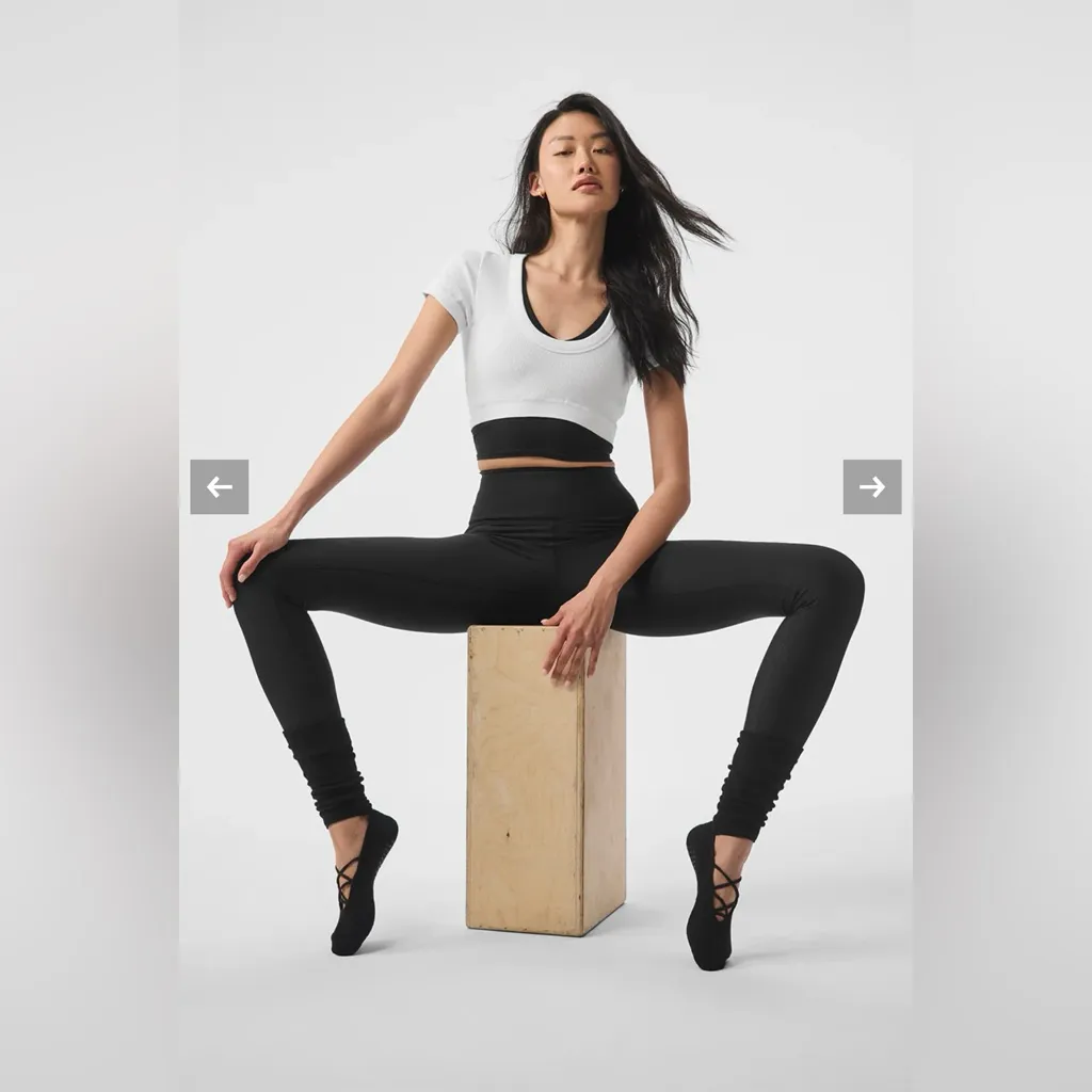 ALO Yoga Seamless Ribbed Cropped Serene Short Sleeve Top in White Size XS - Image 3