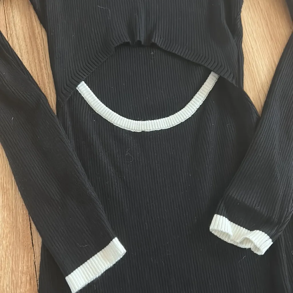Black and White ribbed Long Sleeve maxi Dress with cutout in the front - Image 6