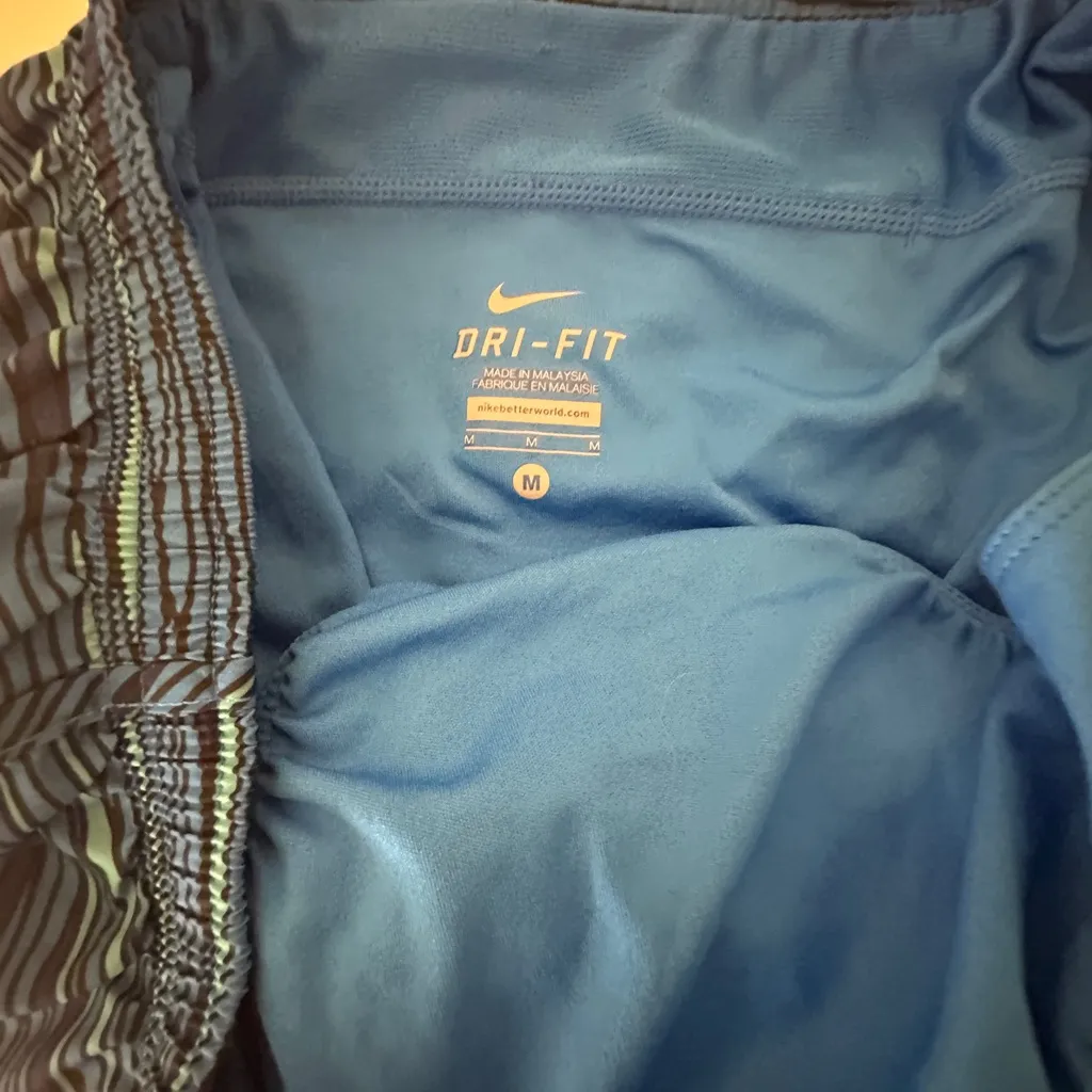 Nike Dri Fit Women’s Medium Blue Wave Pattern Shorts - Image 4