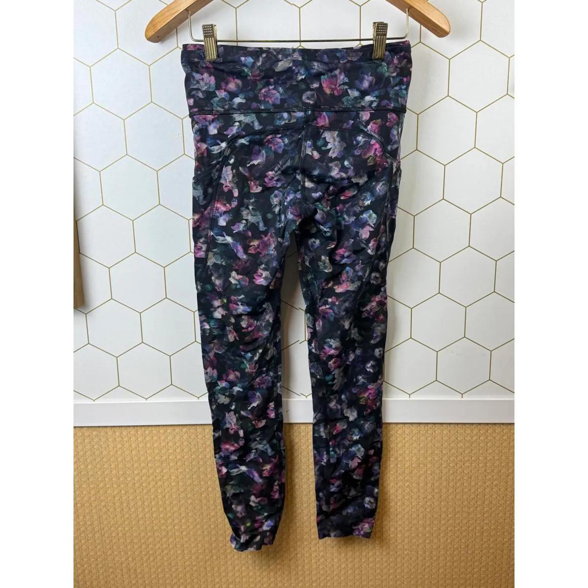 Lululemon F&F Crop II 19" Nulux *Non-Reflective Floral Multi - Size - 6 - Image 6