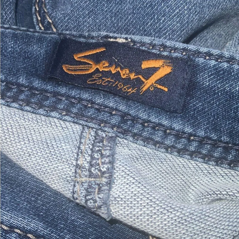 Seven7 Blue Faded Denim Mid Rise Straight Hem Shorts Size 14 - Image 8