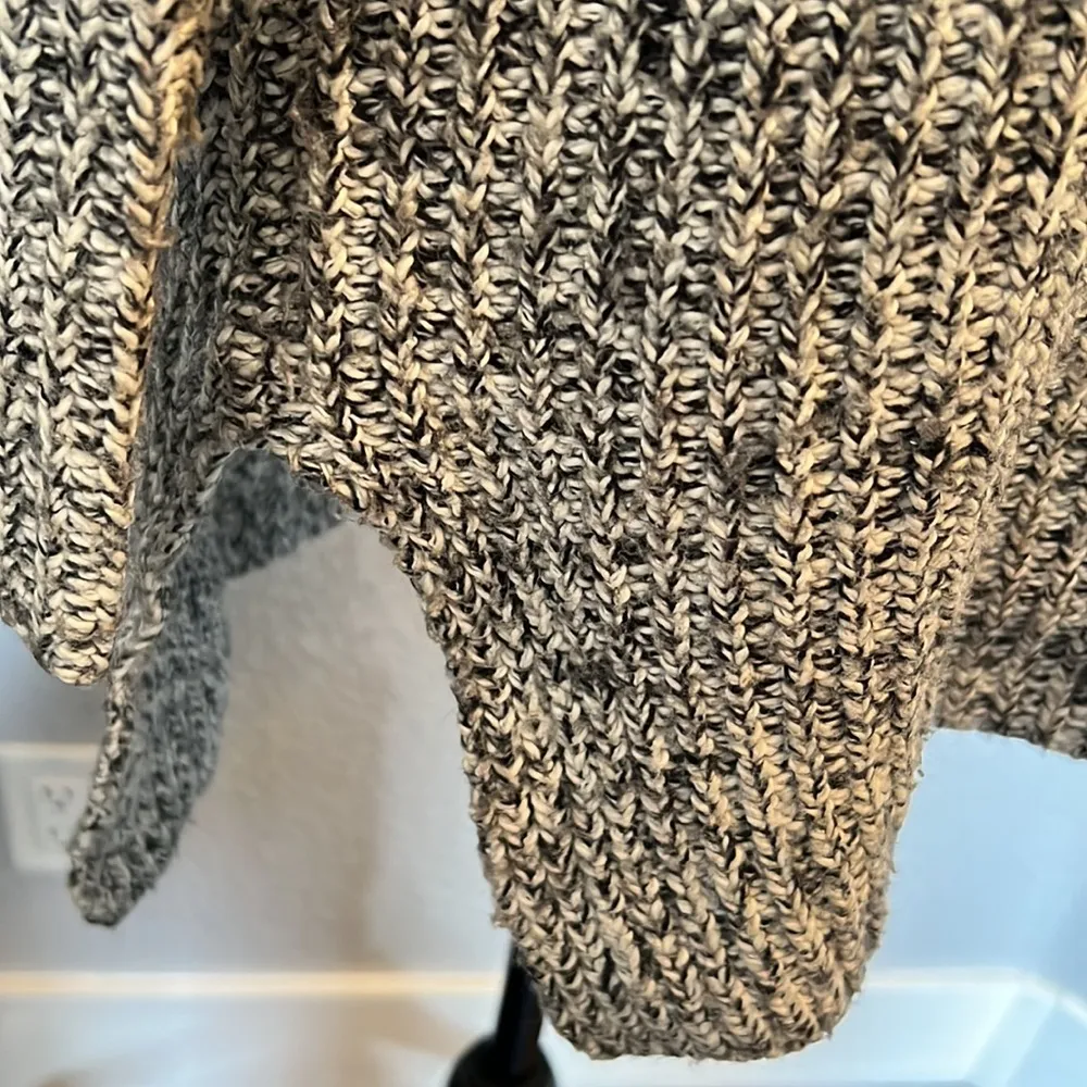 Crewneck Long Sleeve Sweater Size Small - Image 4