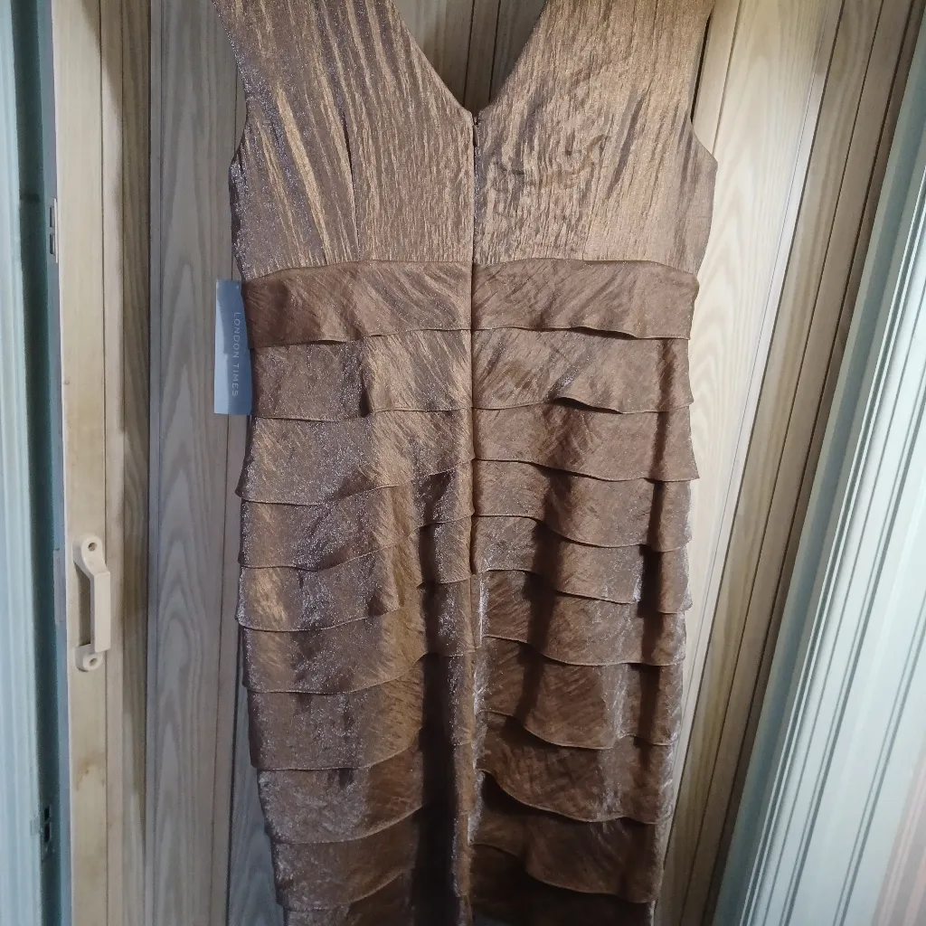 LONDON TIMES Tiered Ruffle V-Neck Sleeveless Metallic Sheath Party Dress Sz 12 - Image 2