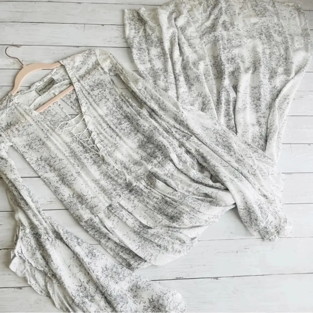 Style Stalker White Print Ruffle Bell Sleeves Lace Up Open Back‎ Boho Dress - Image 4