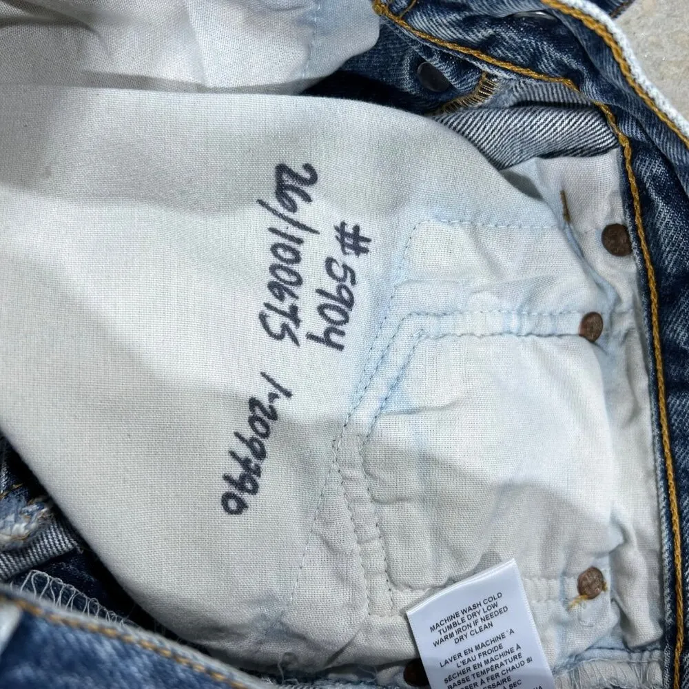 NEW RE/DONE x LEVI'S CUT OFF SHORTS SZ 26 - Image 4