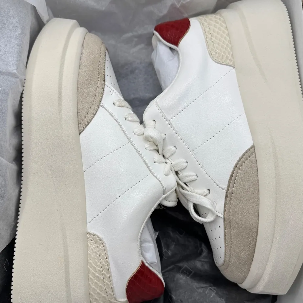 SHUSHOP Woman’s Skylar Retro Sneakers, Size 6.5 Red - Image 3