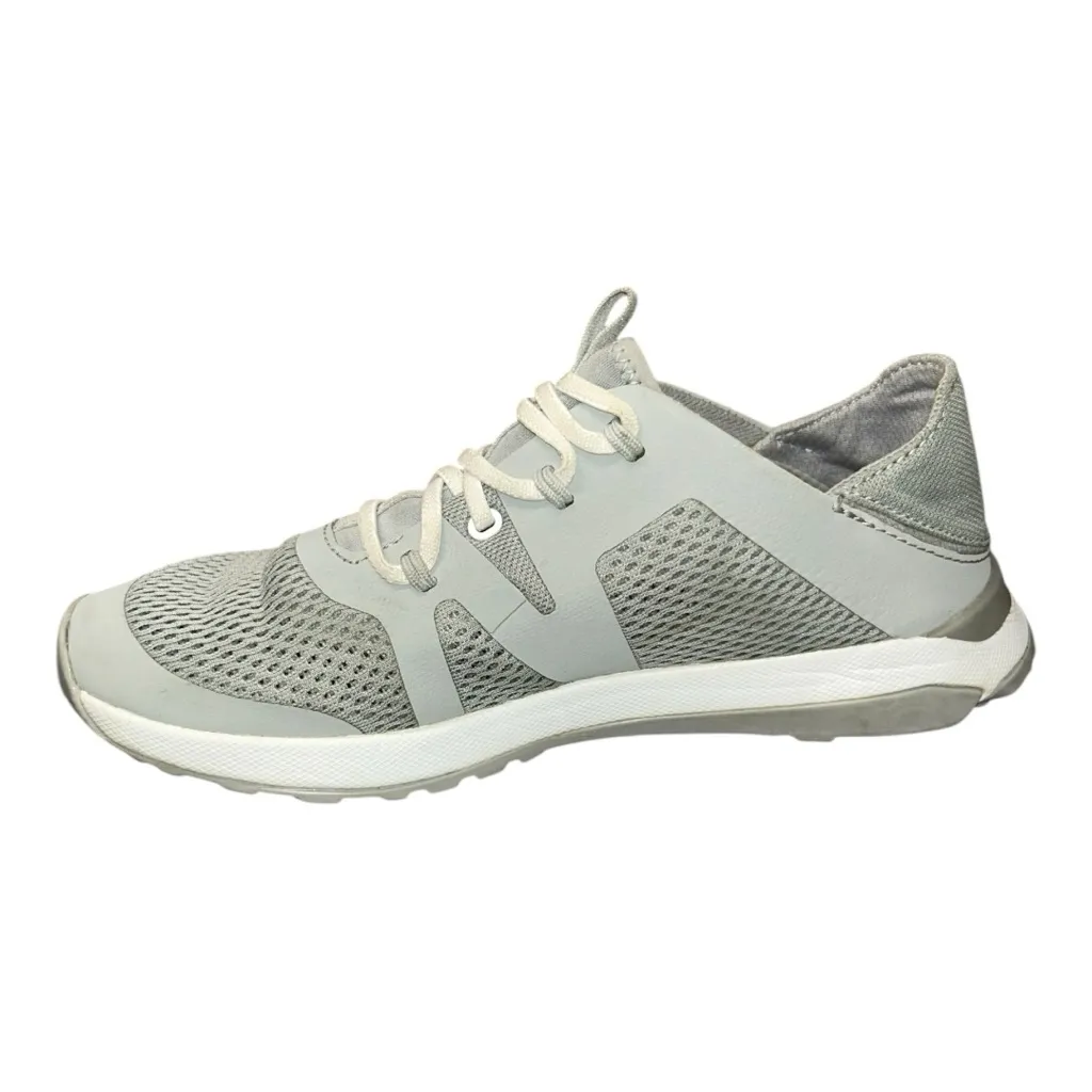 OluKai Women's Light Gray and white Slip - Image 3