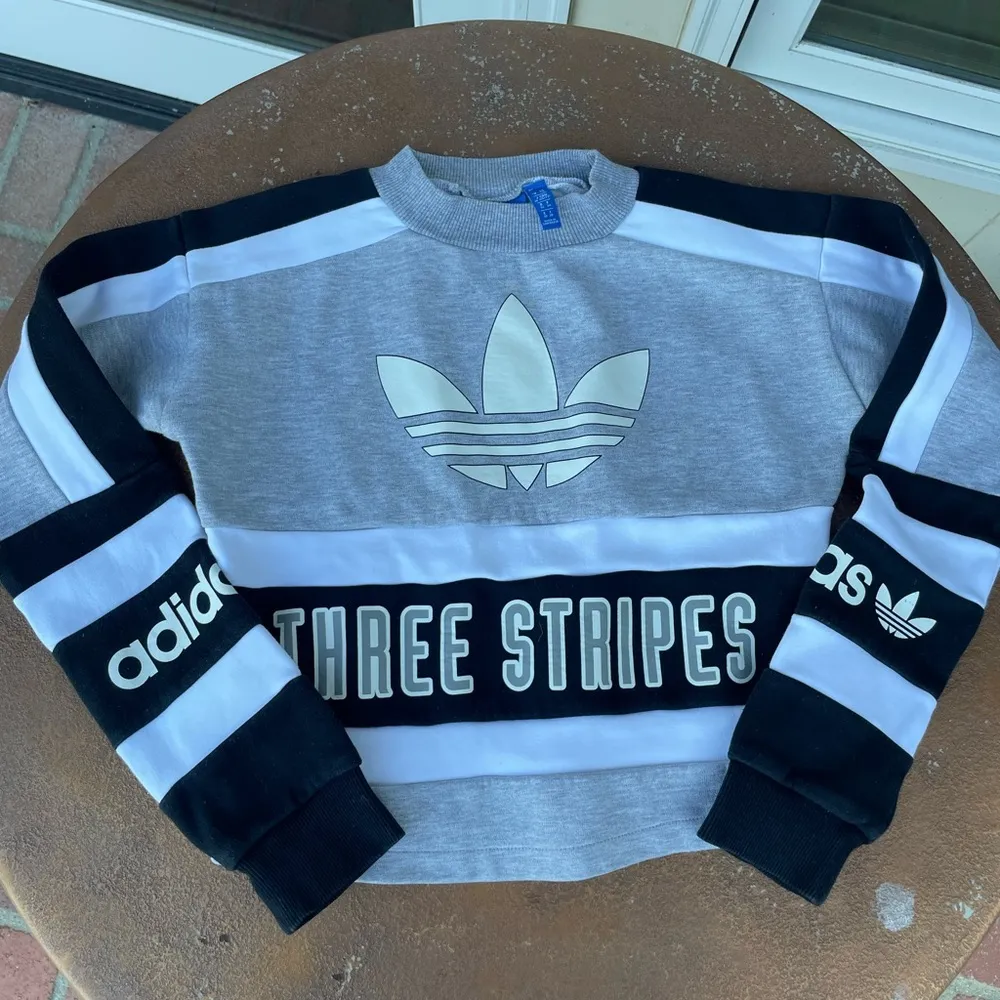 Adidas three stripes sweatshirt - Image 2