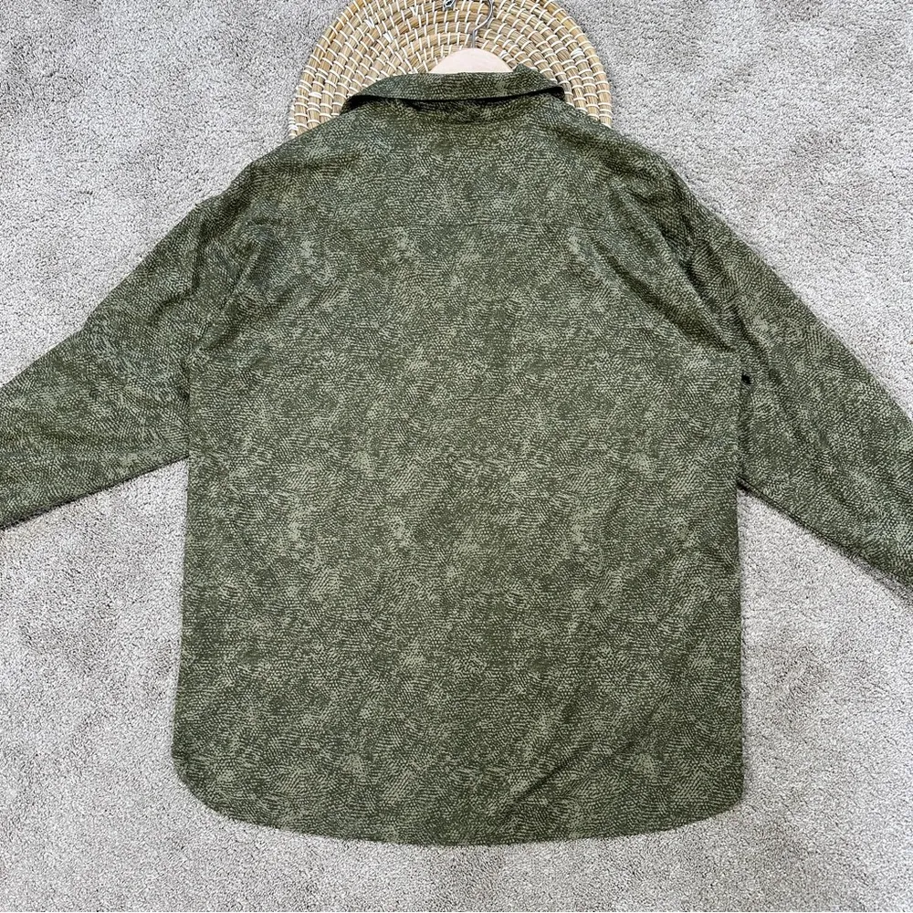 Athleta Women’s Zuma Printed Top Longsleeve V-Neck in Viper Shadow Olive XL - Image 8