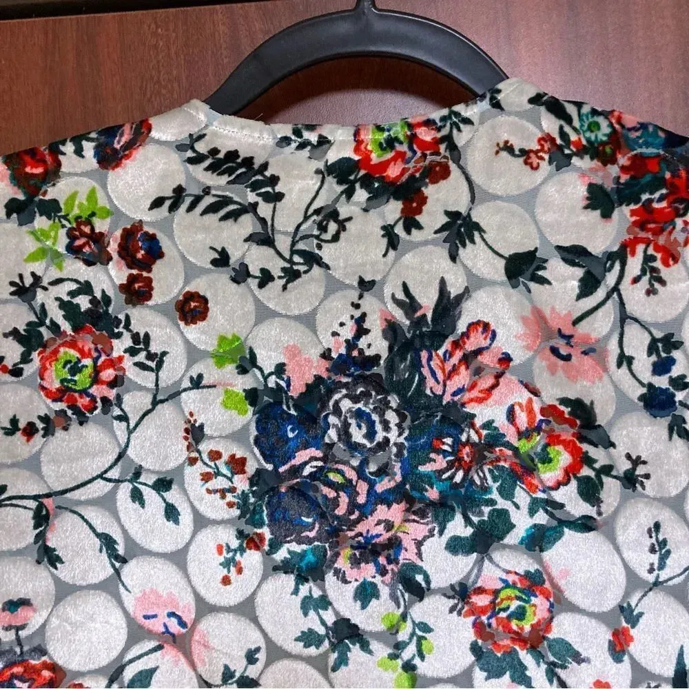 ANTHROPOLOGIE Maeve Umi Velvet Wrap Top Size Extra Small Floral - Image 8