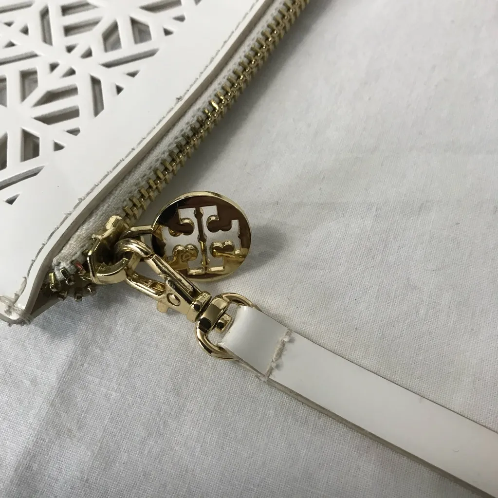 Tory Burch Limited Edition White Geometric Laser Cutout PVC Clutch Wristlet NWOT - Image 3