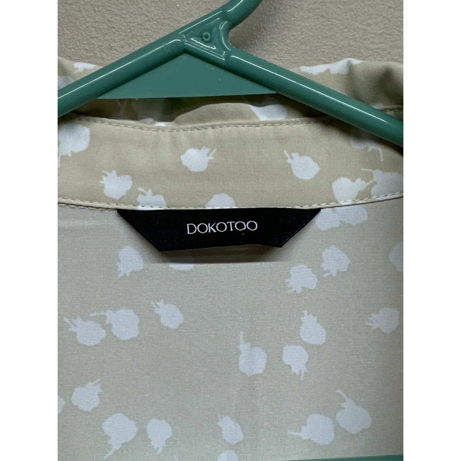 DOKOTQO Women's Beige Floral Print Button Down Long Sleeve Shirt Size Large Tan - Image 3