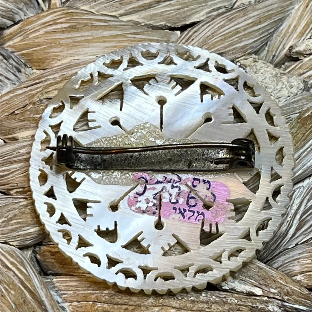 Star of Bethlehem Mother of Pearl Brooch - Image 3