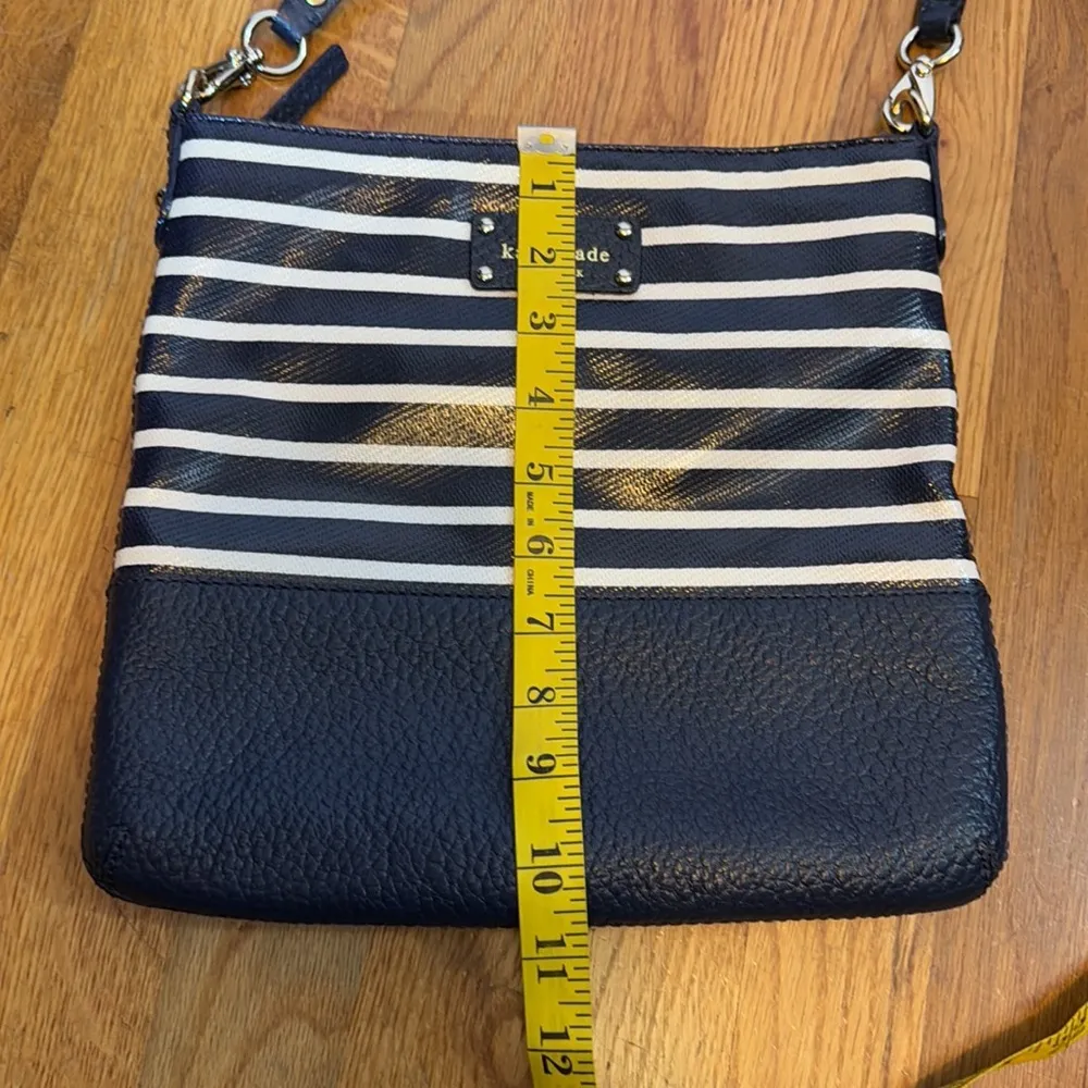 Kate Spade Navy Blue White Striped Leather Crossbody Zipper Purse Bag - Image 4