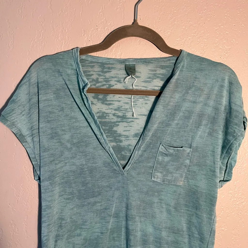 Alternative Teal Green Fitted Short Sleeve T-Shirt Wide V-Neck SZ M Tee Pocketed - Image 3