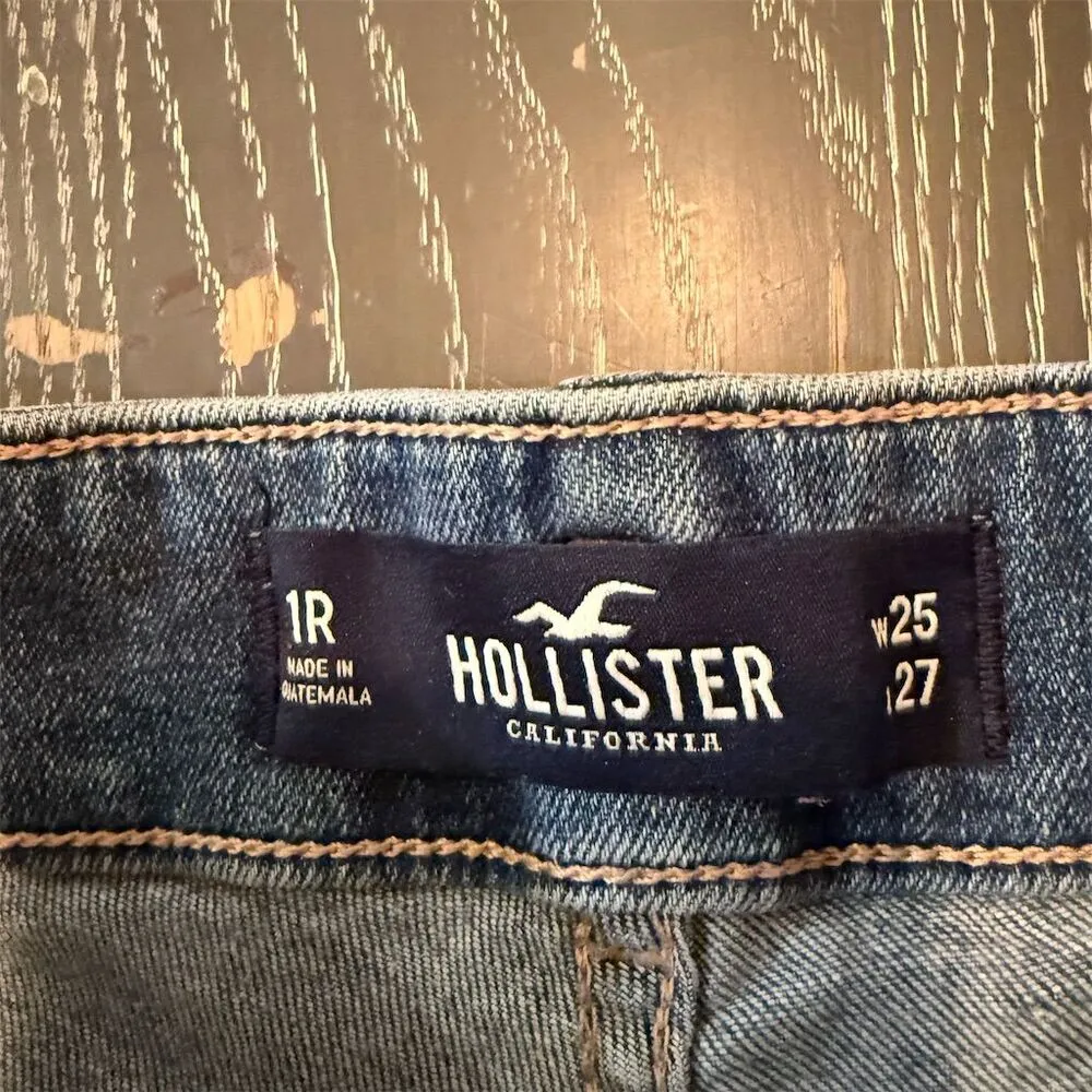 Hollister Women's Ultra High-Rise Mom Jeans Blue Size 25 - Image 5