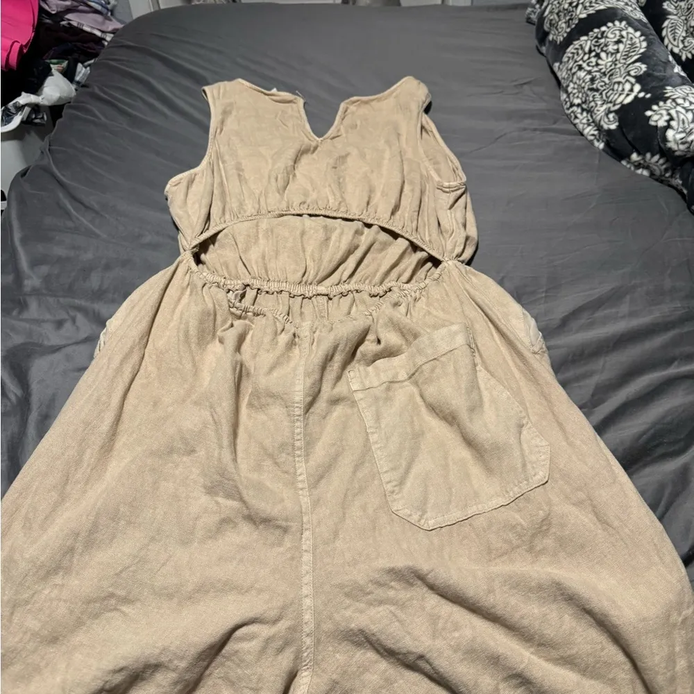 Universal Thread Tan Jumpsuit with Relaxed Fit and Sleeveless Design - Image 3