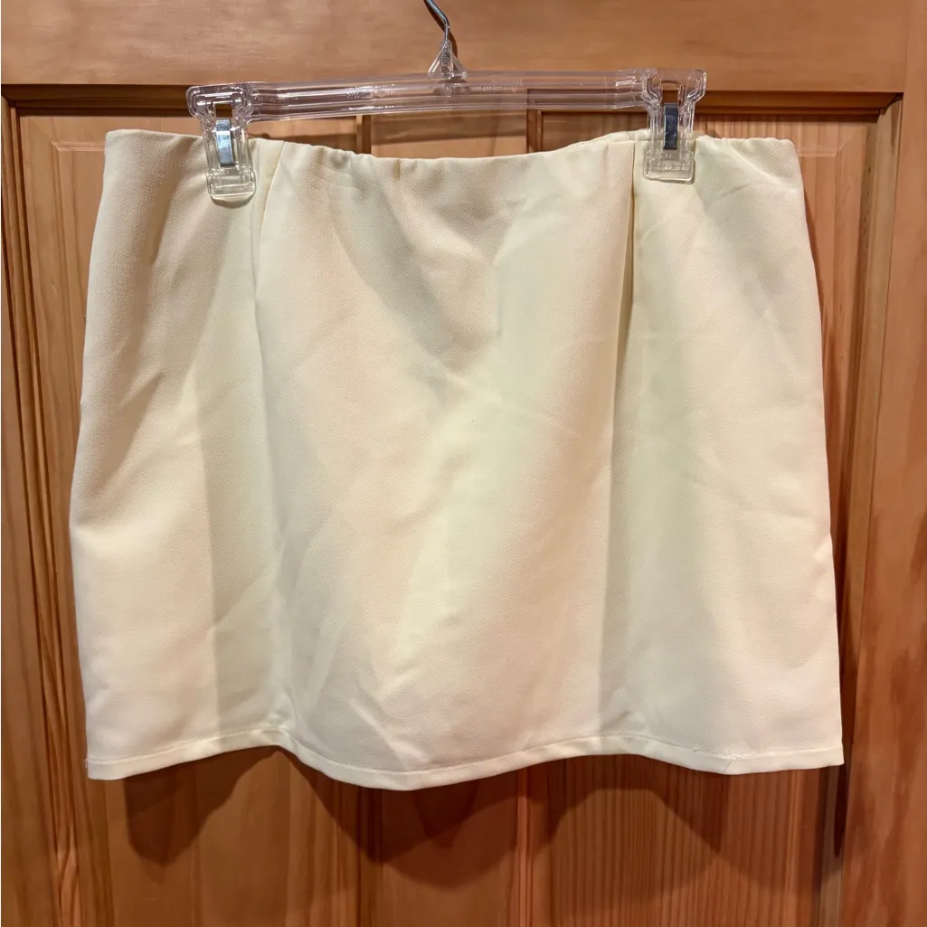 Sincerely Jules Pale Yellow Women's Skort NWT Size XL - Image 2