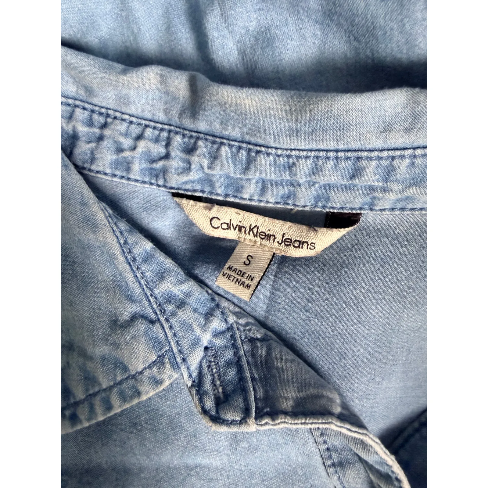 Calvin Klein Denim Button Down Small - Image 4
