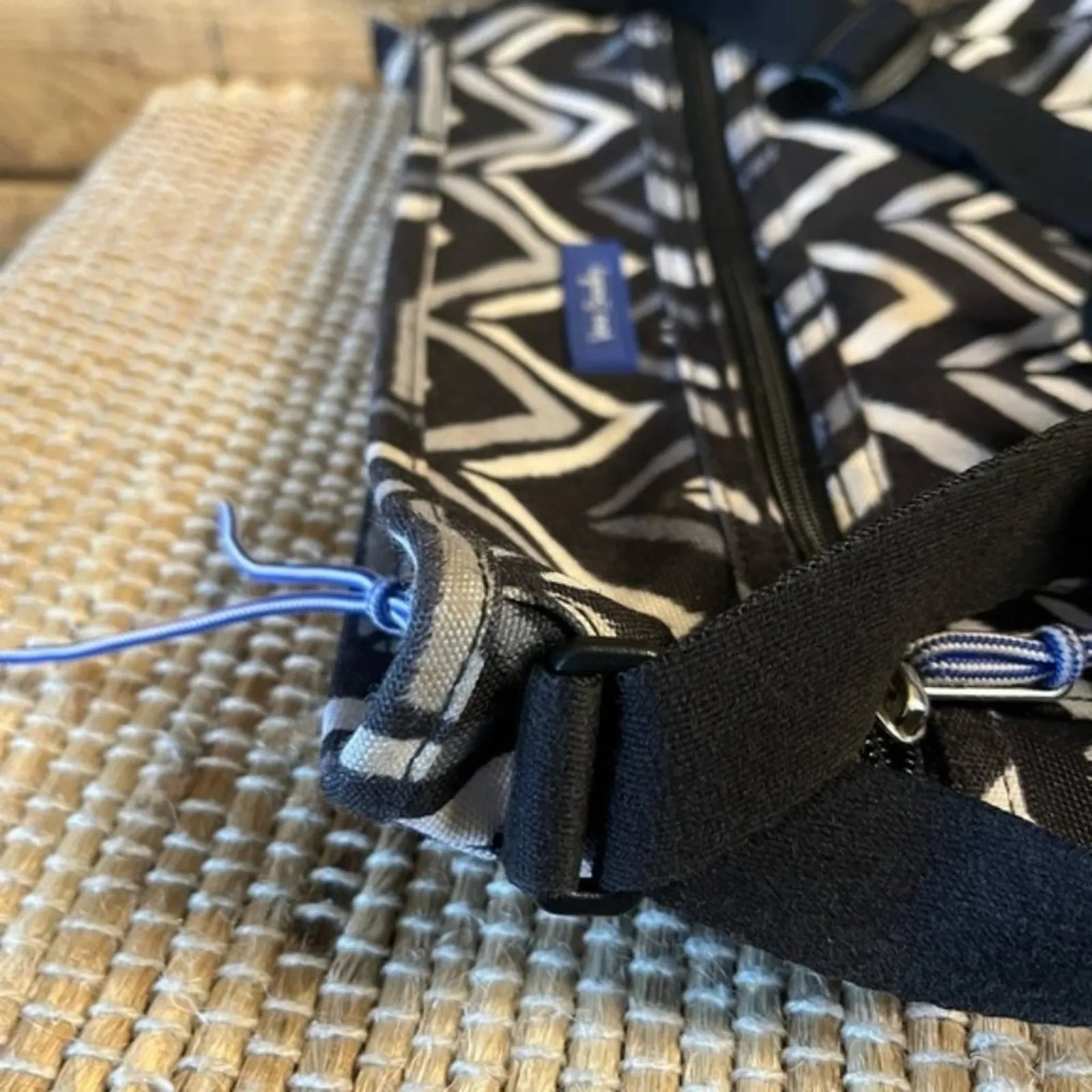 Vera Bradley Lotus Black And White Chevron Crossbody‎ Bag - Image 9