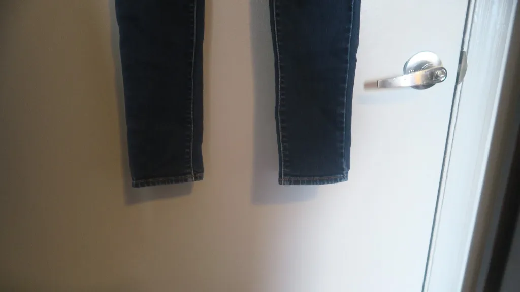 American Eagle Outfitters super stretch jegging jeans in dark wash blue size 2. - Image 4