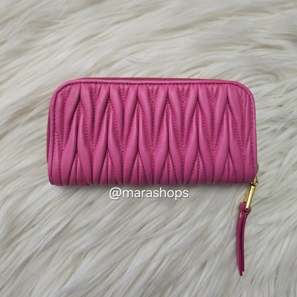 Miu Miu Matelassé Leather Zip Around Key Case Pink - Image 2