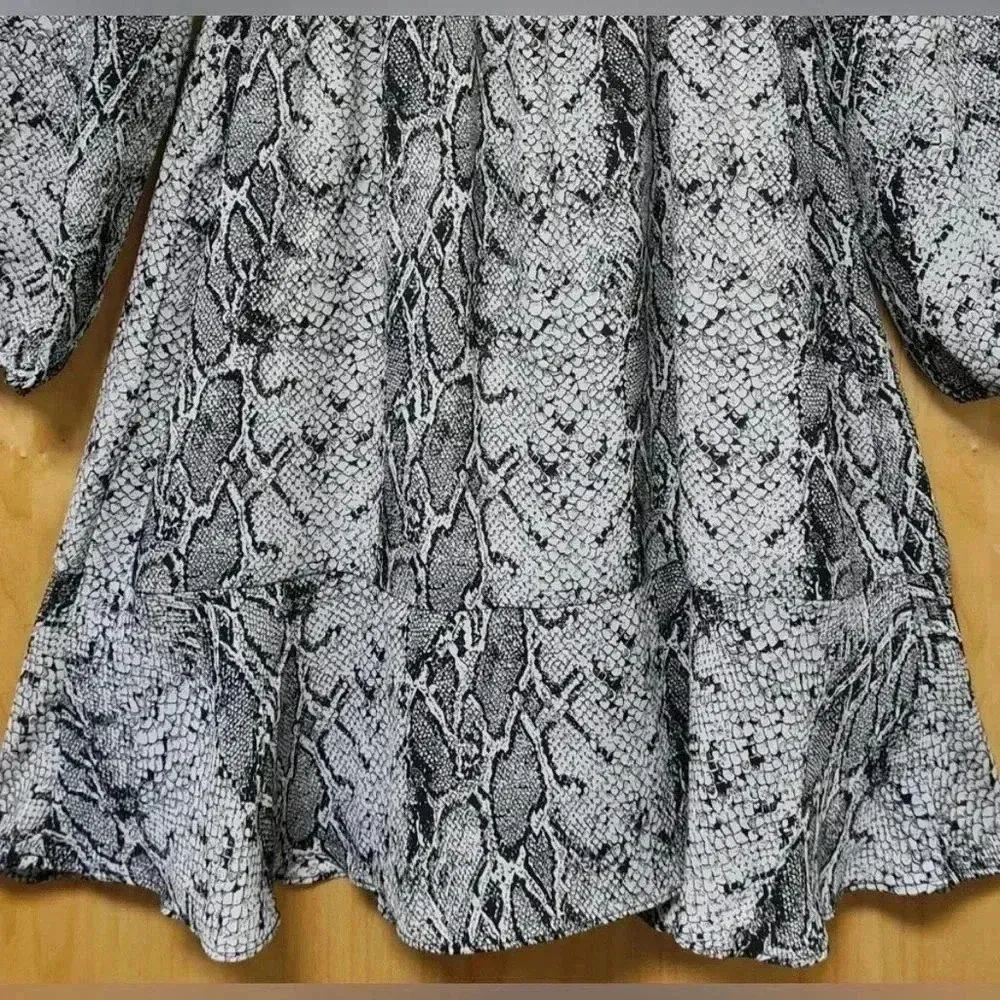 Banana Republic  NWT Python Print Wrap Dress S petite - Image 3