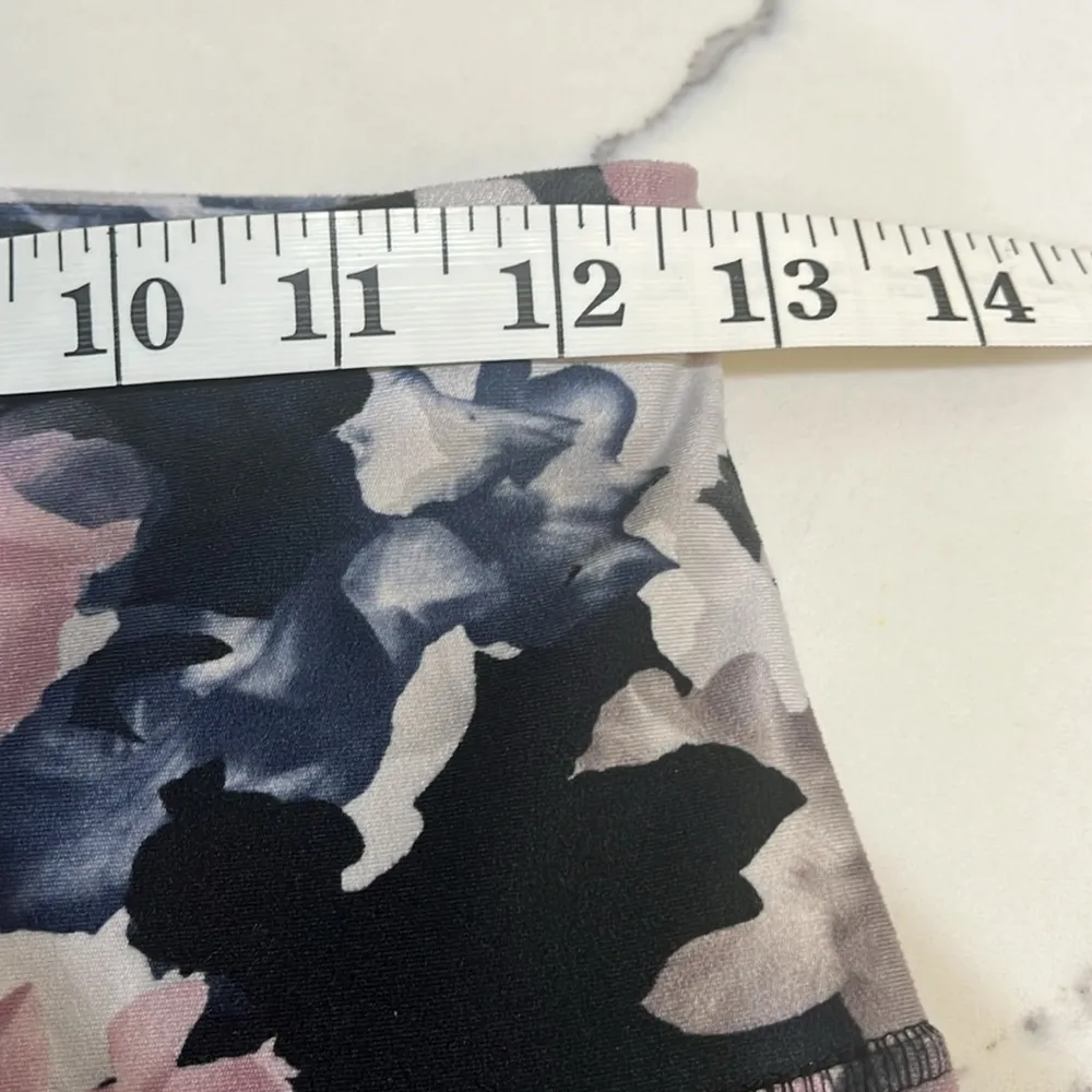 Balance Collection capri length leggings - Image 3