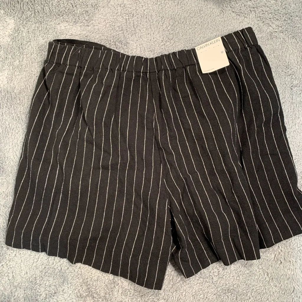 Calvin Klein Black Pinstriped linen Shorts - Image 8