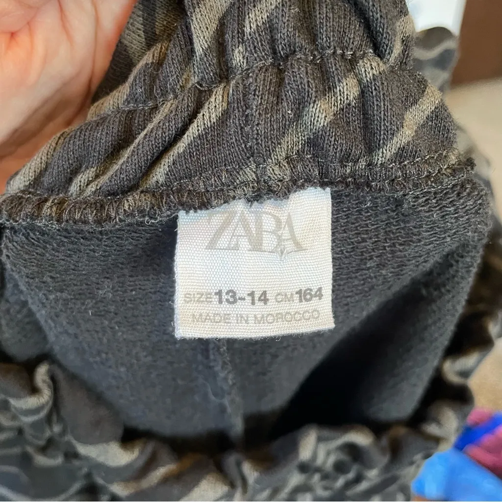 Zara jogger sweatpants black gray zebra print ruffle waistband - Image 8