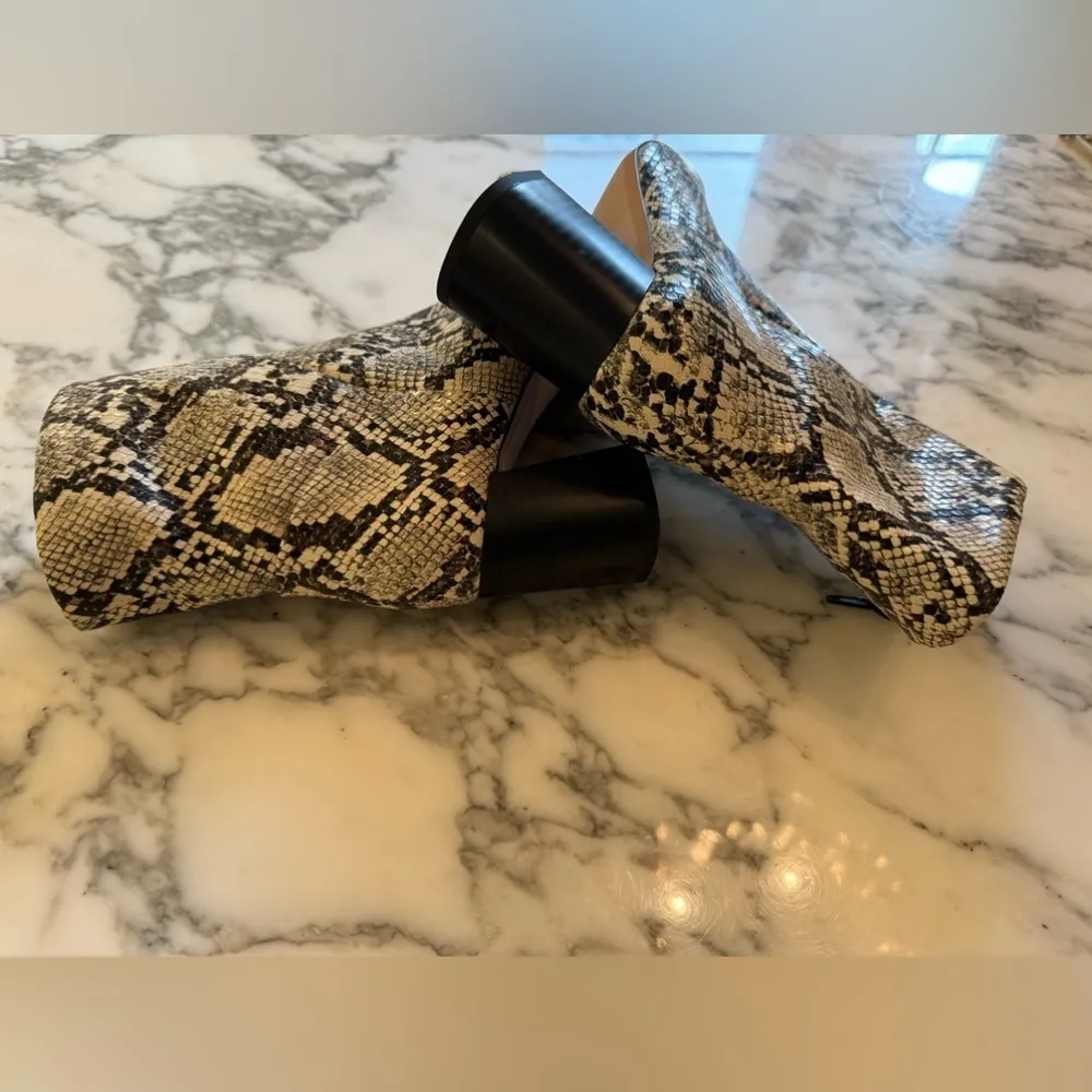 New no Box Nordstrom Vegan Leather Boots 6 Snake Print Cream Brown Ankle Booties - Image 4