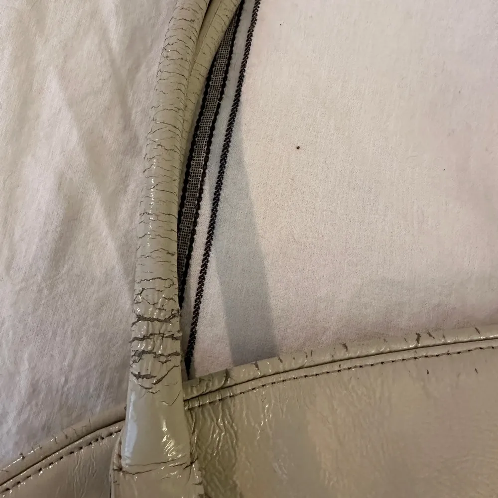 HOBO international winter white leather bag - Image 3