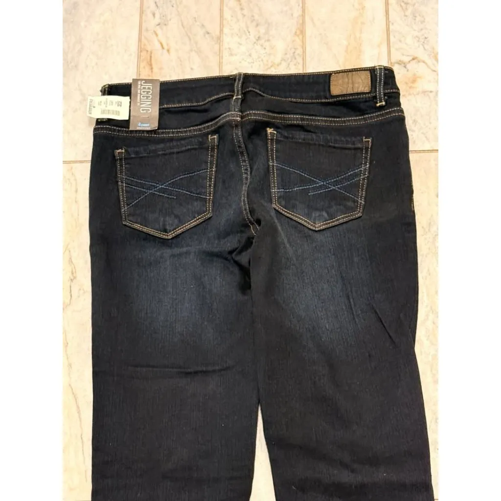 NEW Aeropostale women's size 4 short dark blue denim low rise jeans - Image 6