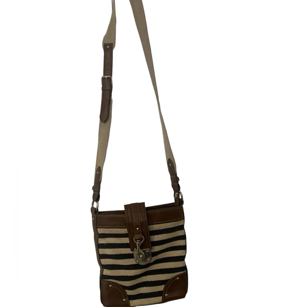 CHAPS  Crossbody Purse Bag Navy Cream - Image 4
