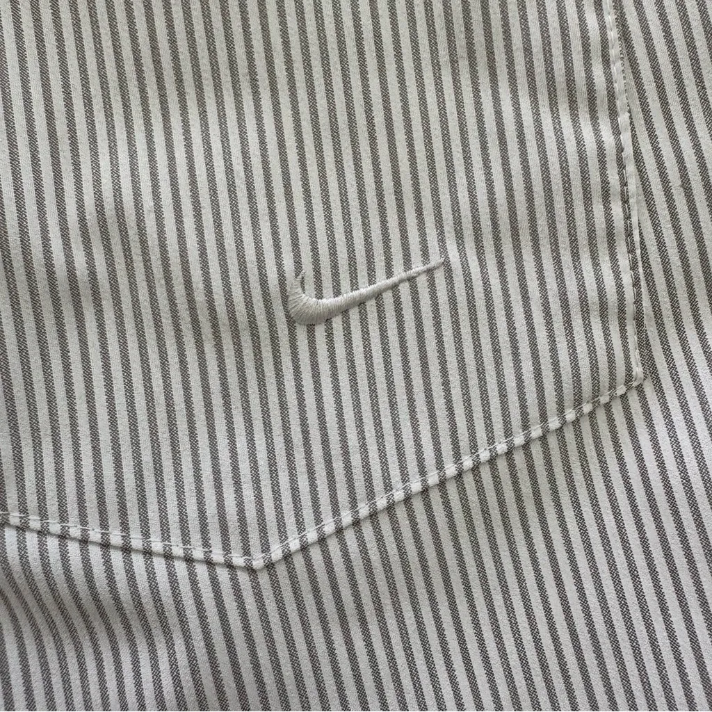 Nike Tour Performance Dri Fit Bermuda Shorts Size 4 Gray & White EUC - Image 7