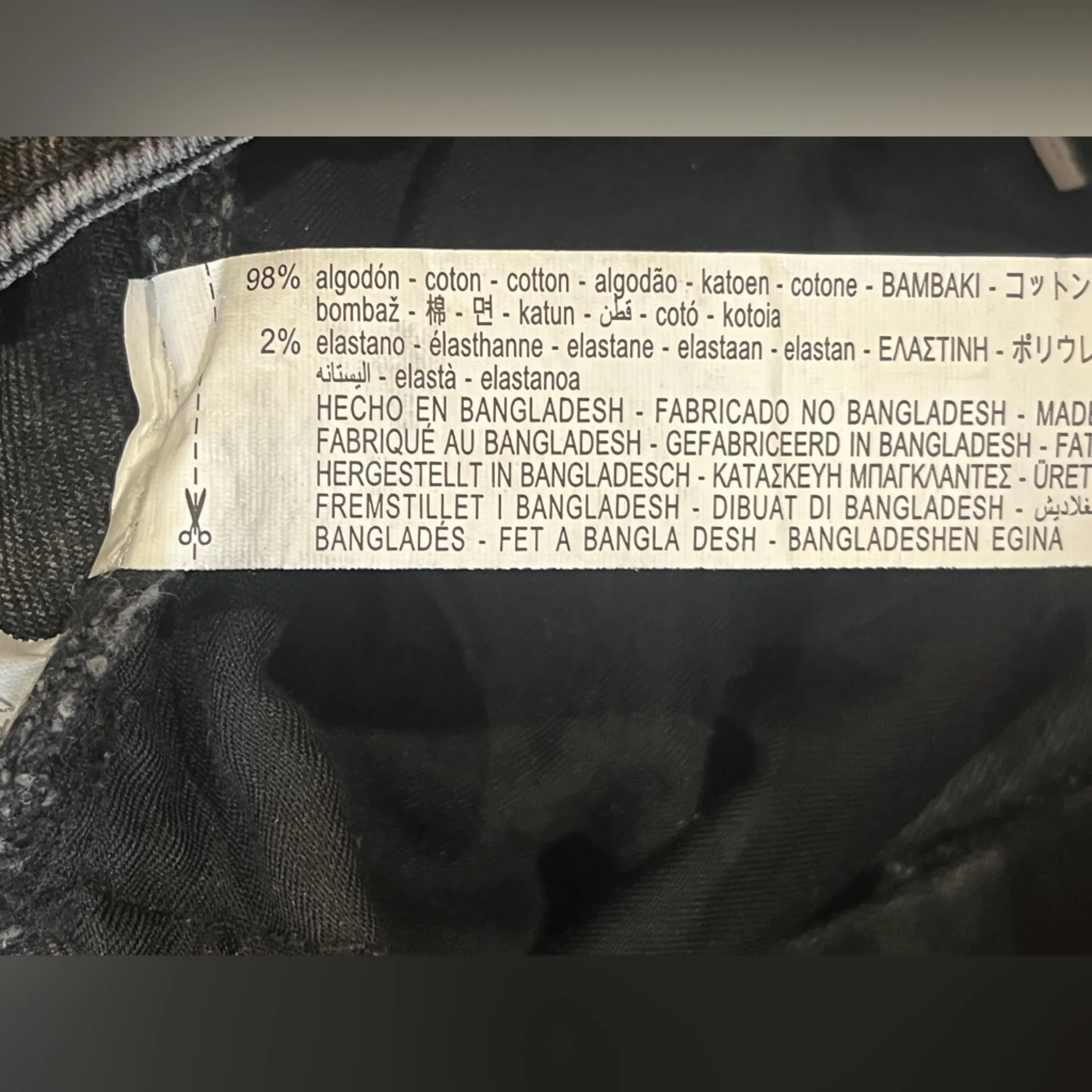 Zara High Waisted Ripped Detailed Jeans Shorts Washed Black - Image 8