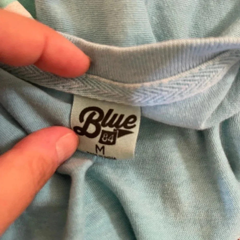 Unisex Fripp Island, SC blue tropical graphic t-shirt Medium - Image 5