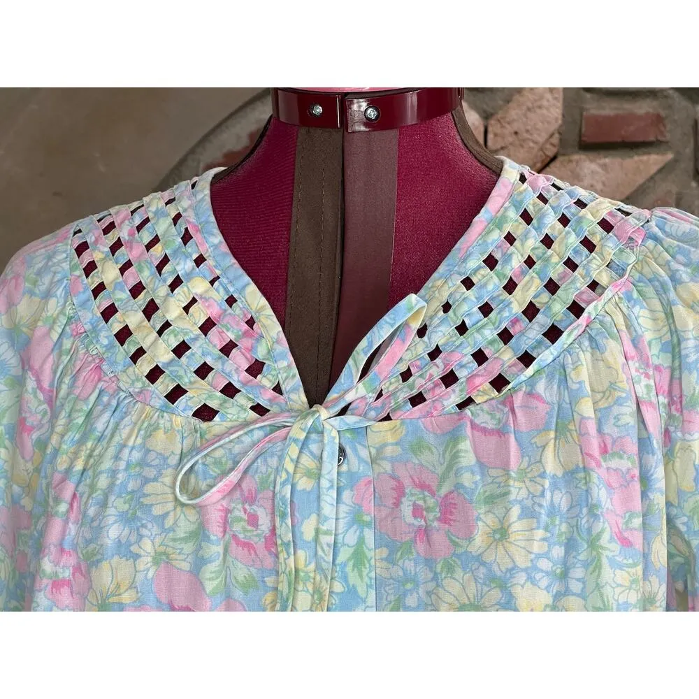 Frolicking dress Vintage floral housecoat pastel pink blue yellow Size L - Image 3