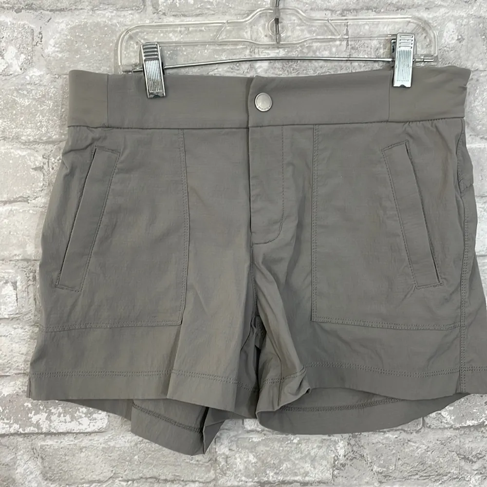 Athleta Grey Trekkie 4" Silver Grey
Hiking Shorts - Image 2