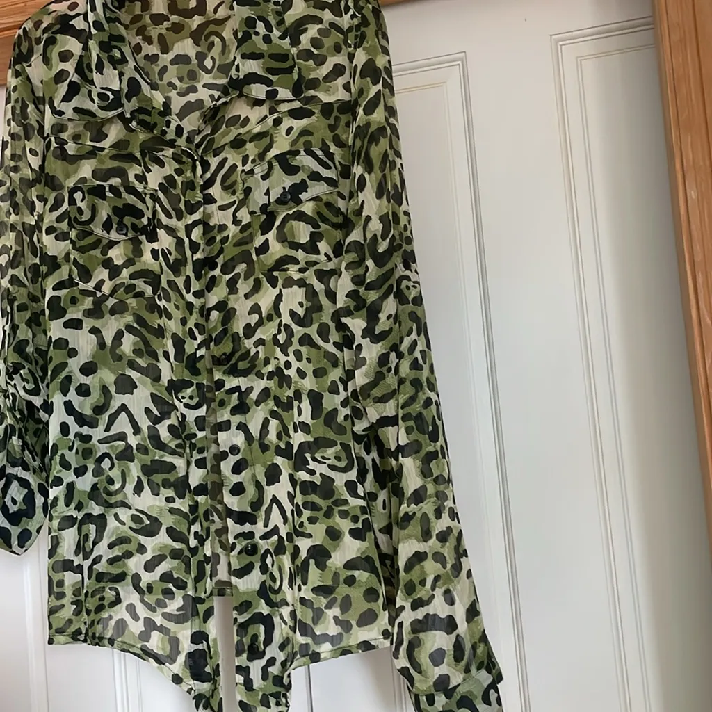 Flutterbye NWT Leopard Print Green Blouse. Size 3X - Image 4