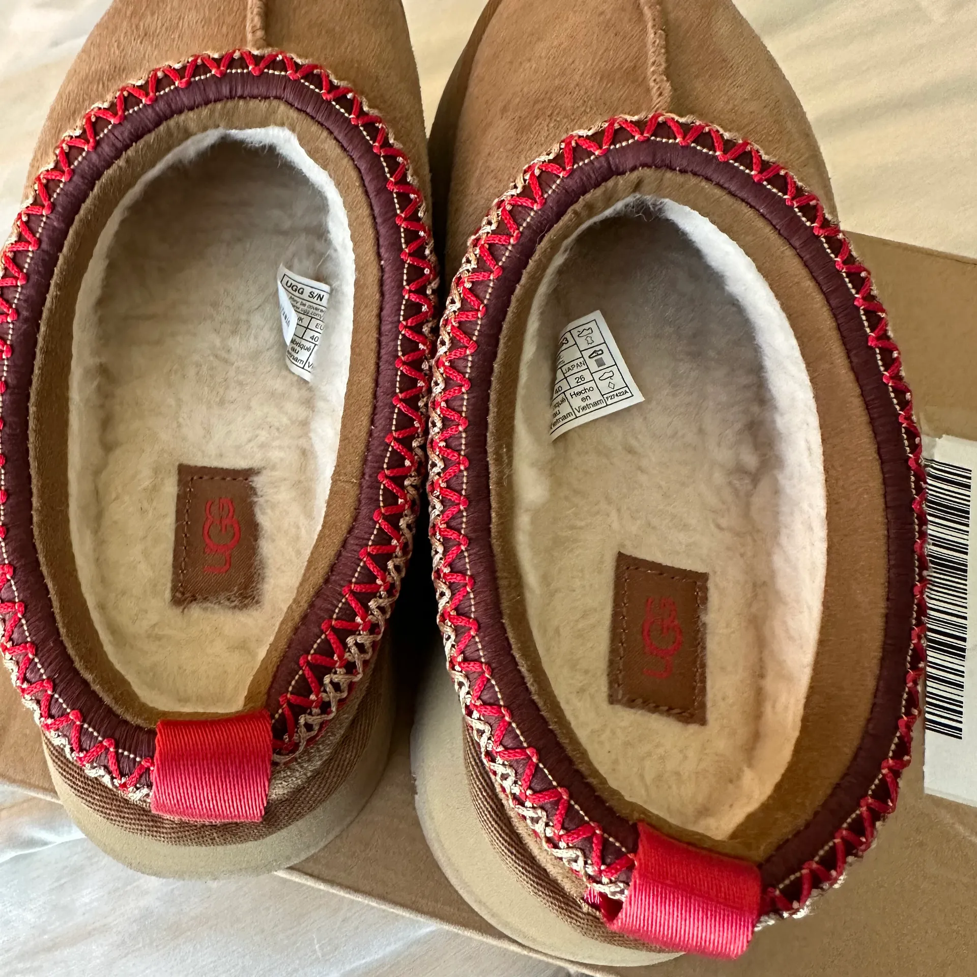 UGG Tazz Chestnut Size 9 EUC - Image 2