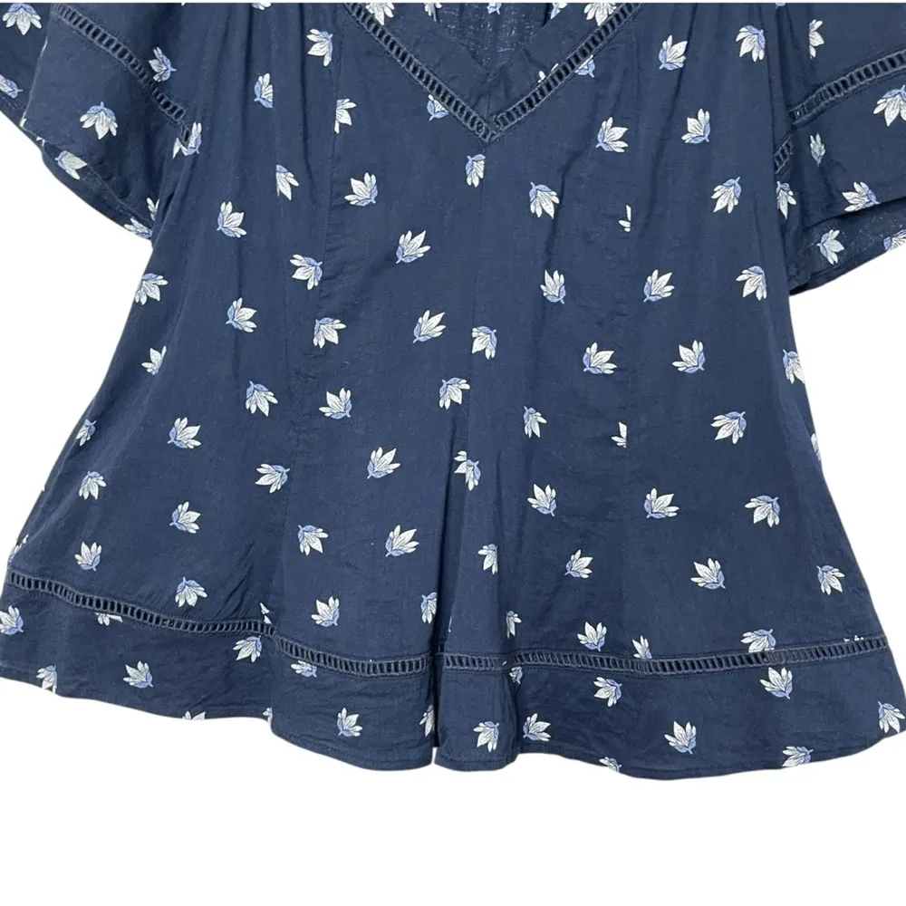 ❄️3/$18 OLD NAVY Oversized Floral V-Neck Navy Blue Swing Top Crochet Trim, XS - Image 3