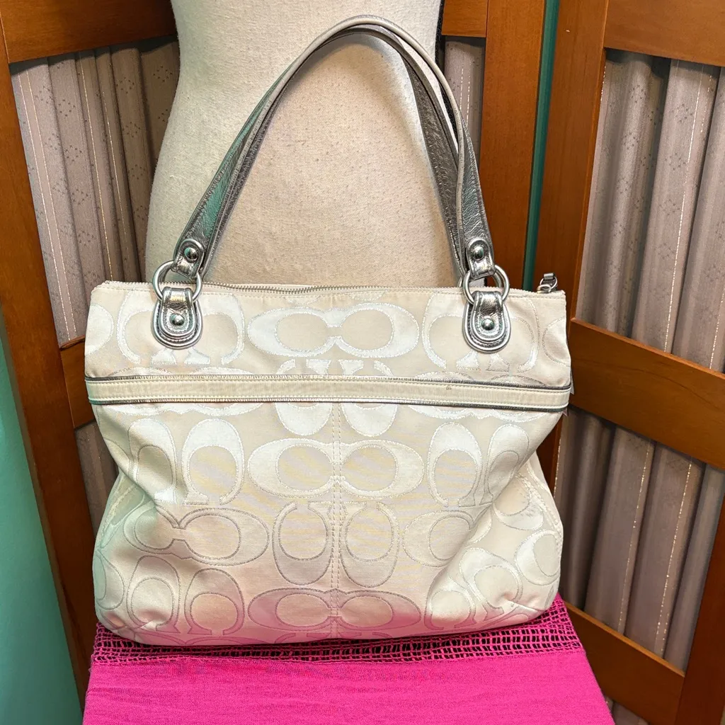 Coach Vintage Poppy Beige & Silver Signature Tote Bag - Image 4