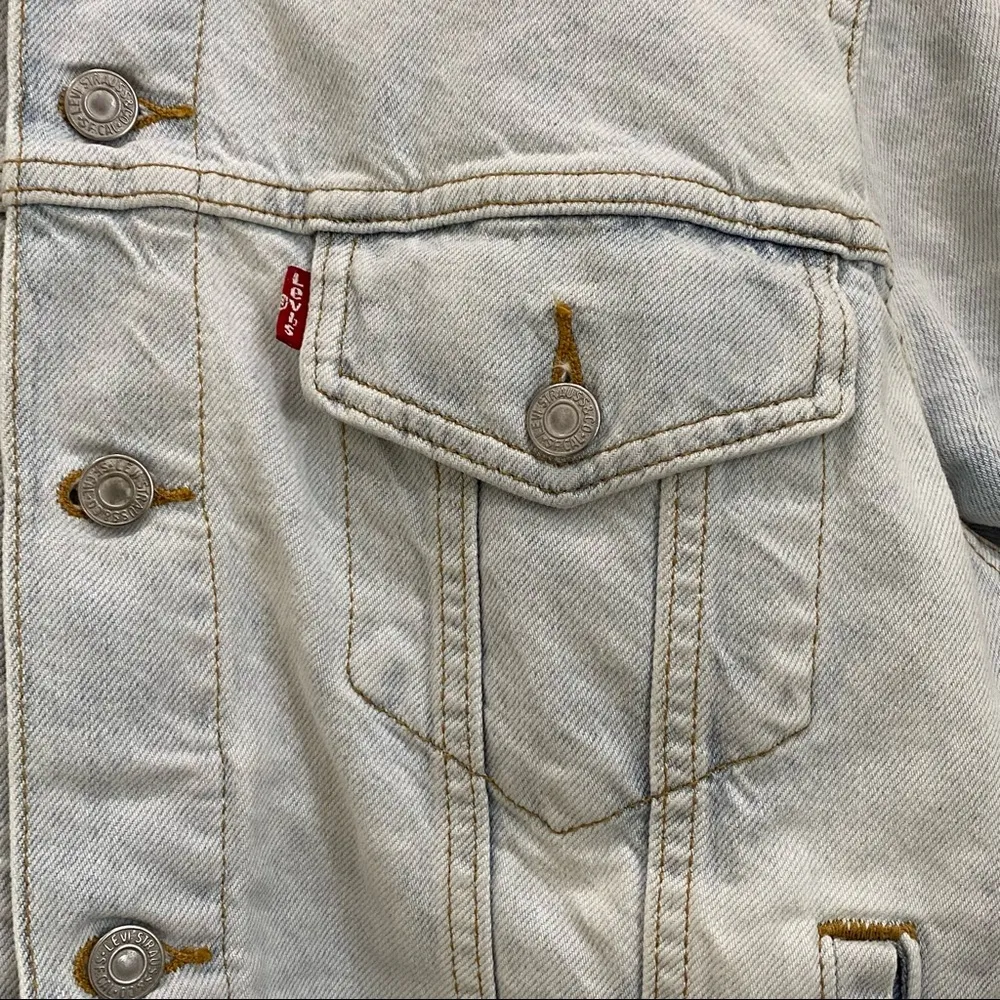 NWT Levi's Womens Ex Boyfriend Trucker Denim Jacket Floral Embroidered Size L - Image 10