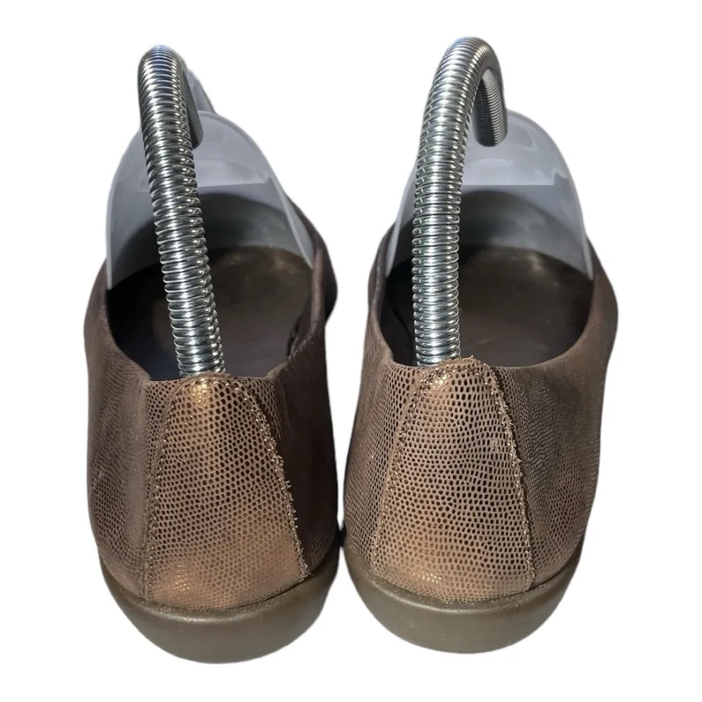 The Flexx Bon Plush Rose Toe Flat Bronze
Leather US 8 EU 39 Gold - Image 4